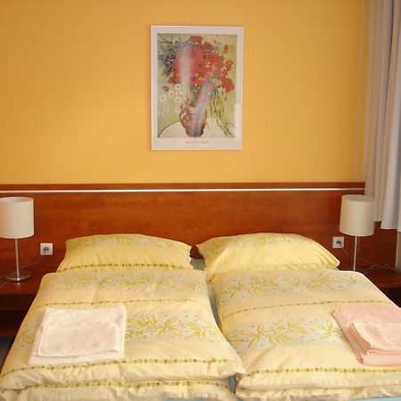 Red Deer Hotel 브레즈노 외부 사진