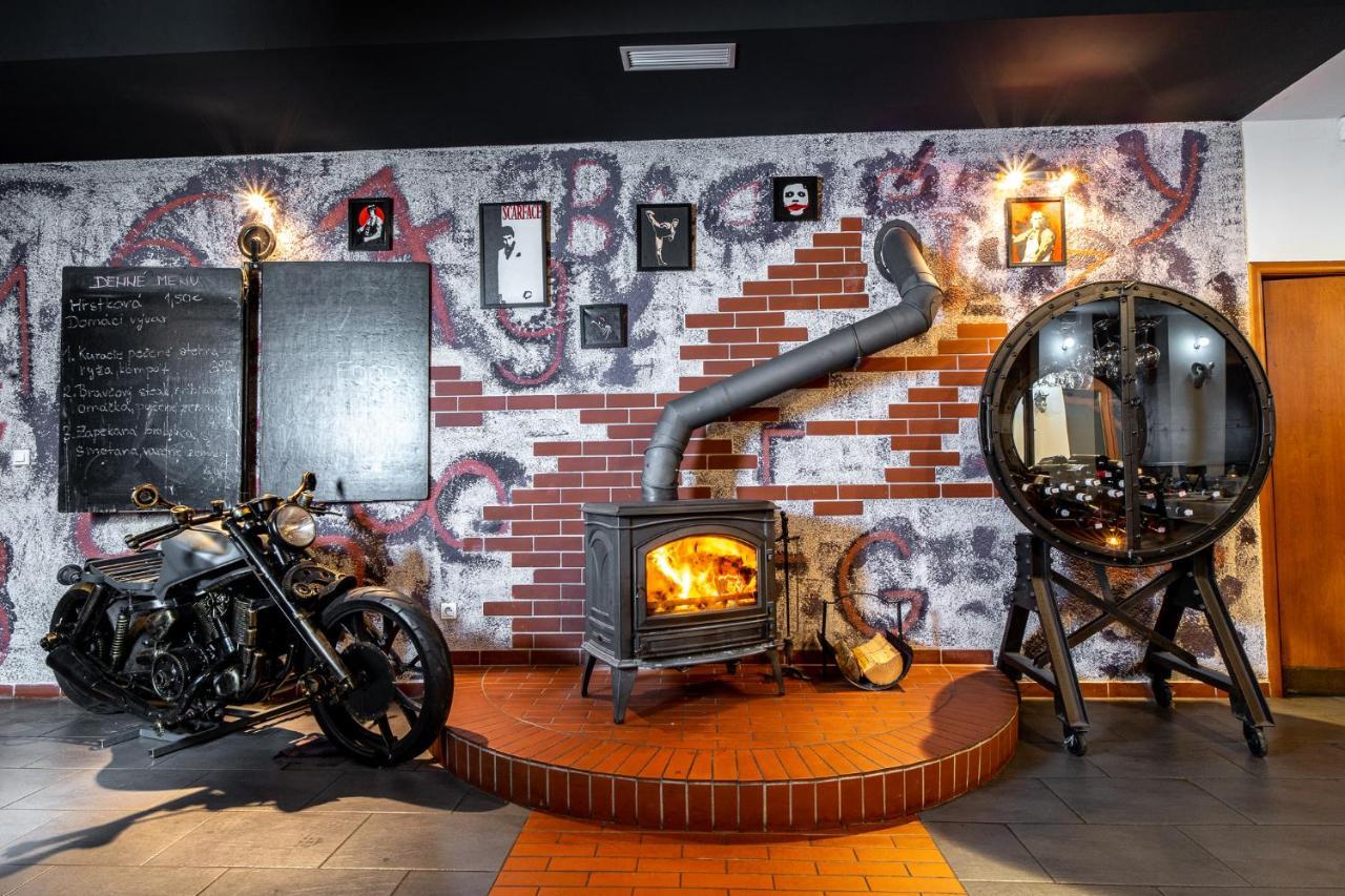 Red Deer Hotel 브레즈노 외부 사진