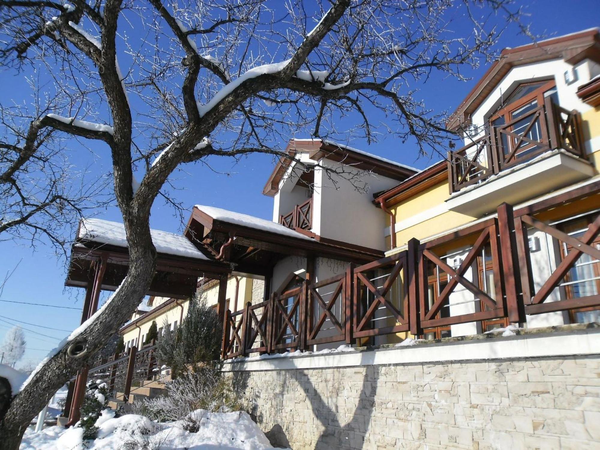 Red Deer Hotel 브레즈노 외부 사진